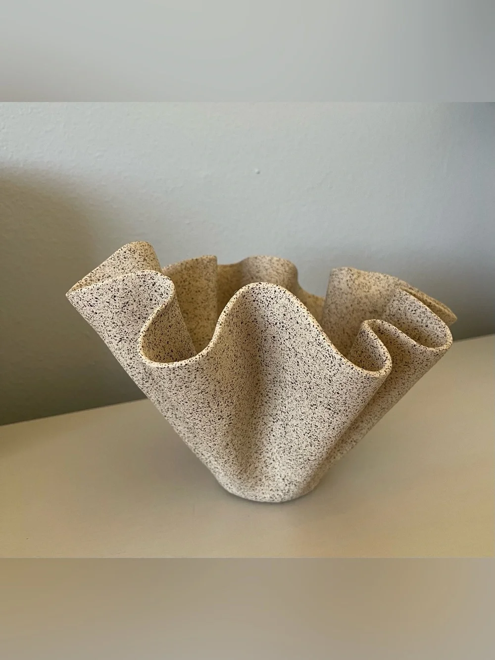 “CURIOUS CLAY” CERAMIC RUFFLE BOWL - Picture 2 of 10